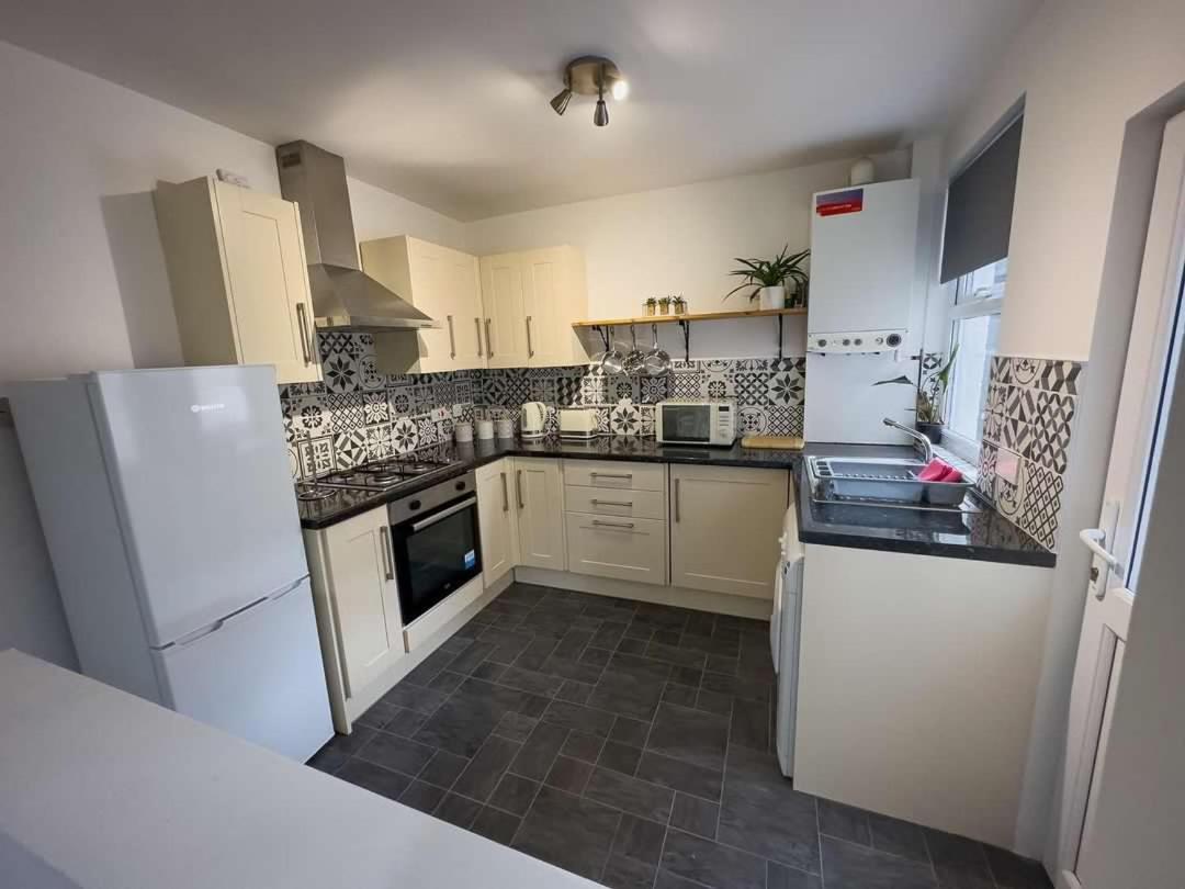 The Beatles House - Penny Lane - Contractors -relocating-3bedroom Apartment Liverpool